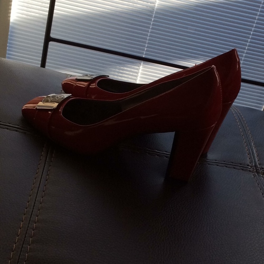 Shoes - Picture 4 of 5